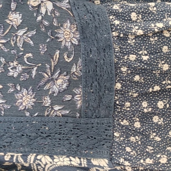 American Eagle Floral Paisley Lace - Up Flutter Sleeve Boho Cropped Top …‎ - Picture 3 of 7